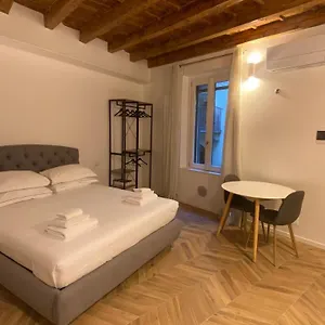 https://brera-eleven.italymilanhotels.net