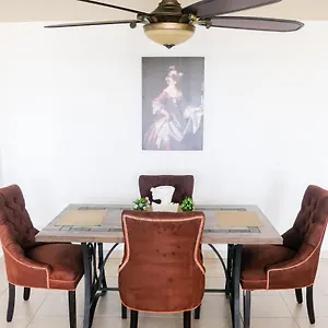 https://beautiful-3br-near-beach-with-pool-and-parking.comcaribbean.com